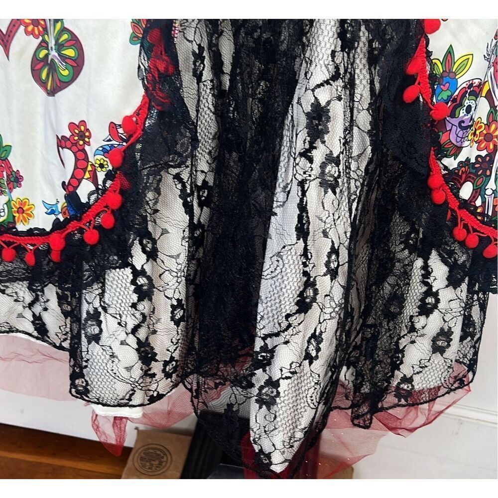 Lace & Floral Mixed-Media Women’s Dress - White/Black with Multicolor Accents - Picture 4 of 8